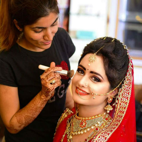 Hire Professional Girls For Wedding Functions
